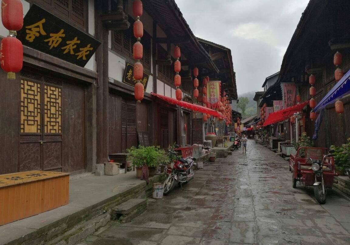 飞跃沙丘的小球